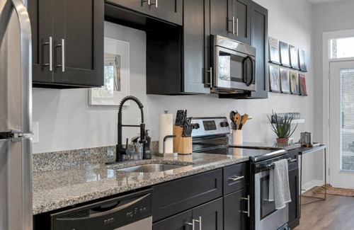 Hillsboro Village Condominio | STYLISH 2 Bedroom, 3 Bed Near Restaurants & Vandy!