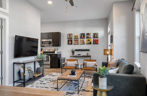 Hillsboro Village Condominio | STYLISH 2 Bedroom, 3 Bed Near Restaurants & Vandy!