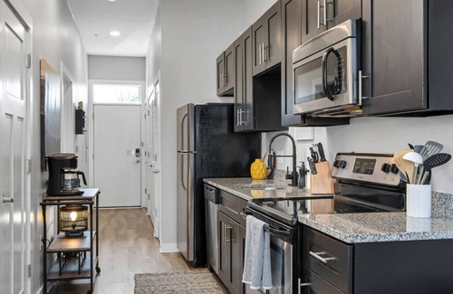 Hillsboro Village Condominio | STYLISH 2 Bedroom, 3 Bed Near Restaurants & Vandy!