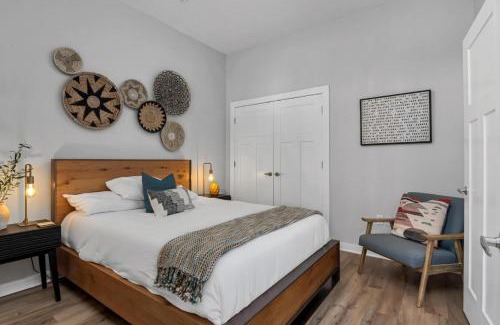 Hillsboro Village Casa | STYLISH 2 Bedroom 3 Bed Near Restaurants and Vandy