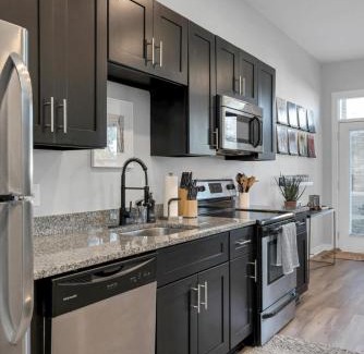 Hillsboro Village Casa | STYLISH 2 Bedroom 3 Bed Near Restaurants and Vandy