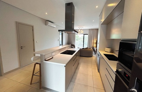 Pointe aux Canonniers Apartamento | Stylish 2 Bedroom Apartment in Pereybere, close to the beach and amenities.