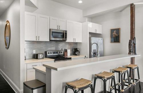 Saint Thomas Development Apartamento | Stylish 2-Bedroom Apartment in Garden District