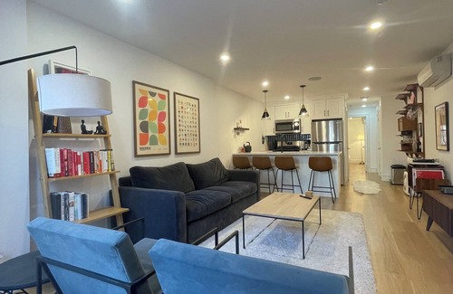 Crown Heights Apartamento | Stylish 2-bedroom apartment in great location with AC, WiFi