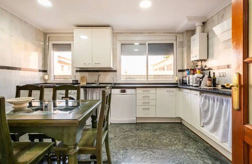 El Molinillo Apartamento | Stylish 2-bedroom apartment with private patio and WiFi in enjoyable Málaga