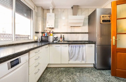 El Molinillo Apartamento | Stylish 2-bedroom apartment with private patio and WiFi in enjoyable Málaga