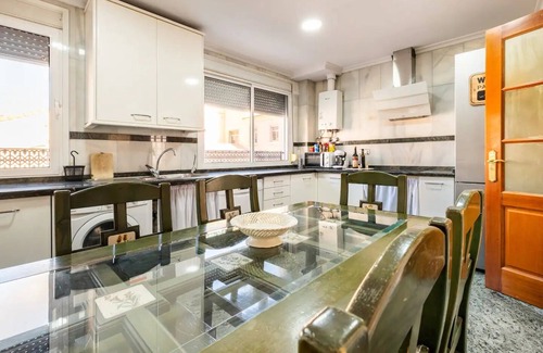 El Molinillo Apartamento | Stylish 2-bedroom apartment with private patio and WiFi in enjoyable Málaga