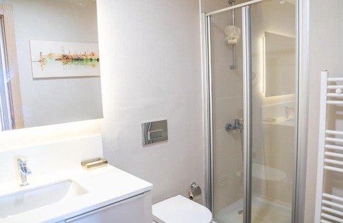 Bagcilar Apartamento | Stylish 2 Bedroom Apt with amazing view Pool/Wifi