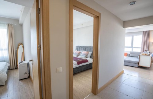 Bagcilar Apartamento | Stylish 2 Bedroom Apt with amazing view Pool/Wifi