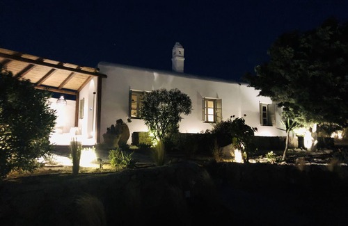 Drafaki Casa | Stylish 2 Bedroom Holiday Home with Spectacular Views