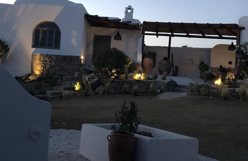 Drafaki Casa | Stylish 2 Bedroom Holiday Home with Spectacular Views