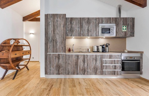 Calheta Casa | Stylish 2 Bedroom Stone House On Ocean Front In São Jorge, Azores (Belo Surf)