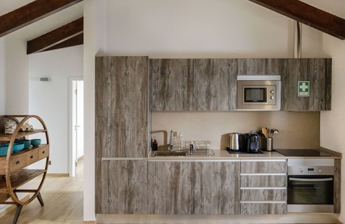 Calheta Casa | Stylish 2 Bedroom Stone House On Ocean Front In São Jorge, Azores (Belo Surf)