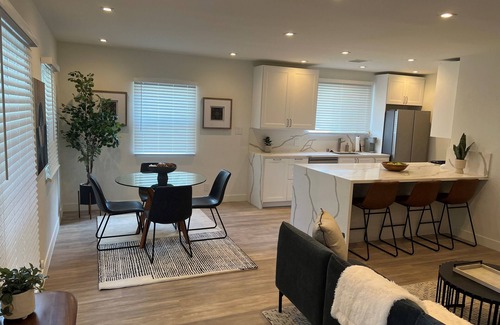 Mid-City Casa | Stylish 2 Bedroom Home in Santa Monica