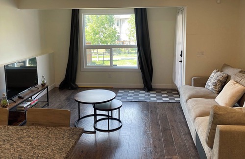 Calgary Casa | Stylish 2 Bedroom Walkout Basement