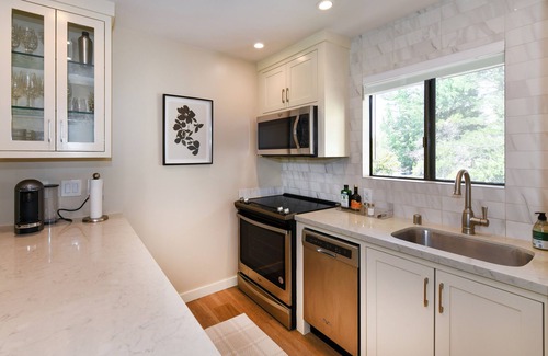 Napa Condominio | Stylish 2 king bed w/ensuite bath. Lush Golf Course view! Perfect for 2 couples!