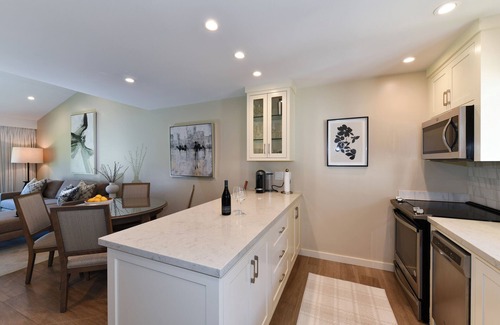 Napa Condominio | Stylish 2 king bed w/ensuite bath. Lush Golf Course view! Perfect for 2 couples!