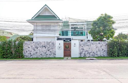 Nong Prue Villa | Stylish 2-Villa Combination by Hi At Home