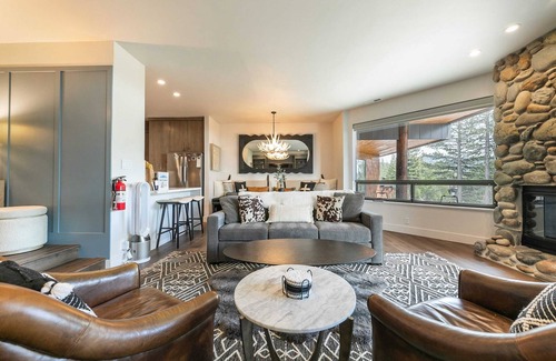Olympic Valley Condominio | Stylish 2BD Condo - Walk to Palisades!