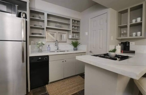 Old East Dallas Condominio | Stylish 2BD Condo in Quiet Neighborhood