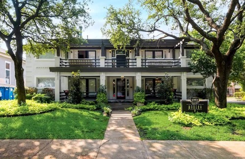 Old East Dallas Condominio | Stylish 2BD Condo in Quiet Neighborhood