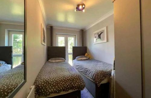 Copers Cope Apartamento | Stylish 2BD Flat with Parking Beckenham