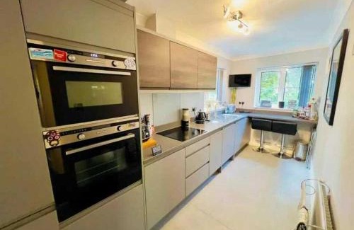 Copers Cope Apartamento | Stylish 2BD Flat with Parking Beckenham
