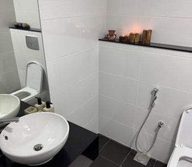 Trade Center Apartamento | Stylish 2BHK in Prime Location