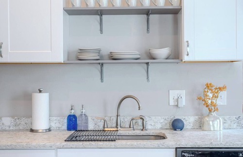 St. Louis Casa | Stylish 2BR/2BA House in The Grove w/Free Parking