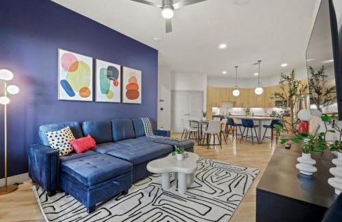 Far North Dallas Apartamento | Stylish 2BR Apartment, Near Galleria Dallas, Free Parking, Gym & Pool