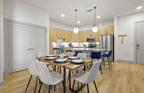 Far North Dallas Apartamento | Stylish 2BR Apartment, Near Galleria Dallas, Free Parking, Gym & Pool