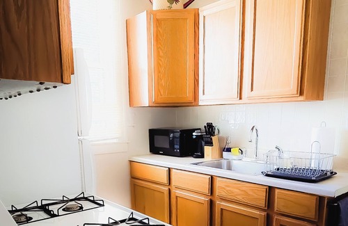 Dearborn Apartamento | Stylish 2BR Apartment - Walk to Downtown Dearborn