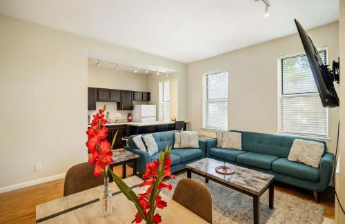 Soulard Apartamento | Stylish 2BR Apartment with Private Balcony near Soulard