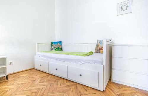 Matzleinsdorf Apartamento | Stylish 2BR Apt for Groups, Up to 5P at Margareten