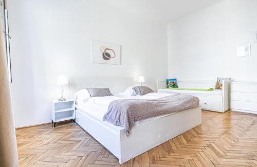 Matzleinsdorf Apartamento | Stylish 2BR Apt for Groups, Up to 5P at Margareten