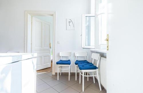 Matzleinsdorf Apartamento | Stylish 2BR Apt for Groups, Up to 5P at Margareten