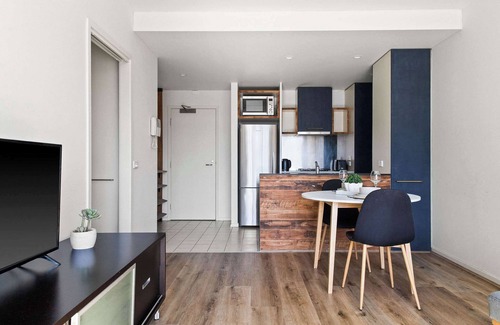 Carlton South Apartamento | Stylish 2BR Apt Steps from Vic Market with Parking