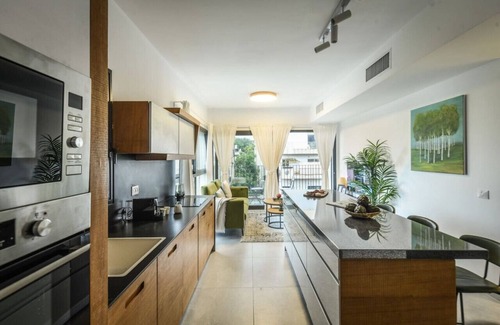 Old North Apartamento | Stylish 2BR Apt w Balcony 5 min From Tel Aviv Port