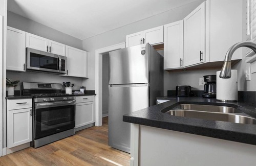 Indianapolis Casa | Stylish - 2BR - Bates-Hendricks - Near Downtown