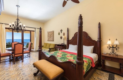 Los Cabos Hotel | Stylish 2BR Condo with Hot Tub & Tennis Court in Cabo San Lucas
