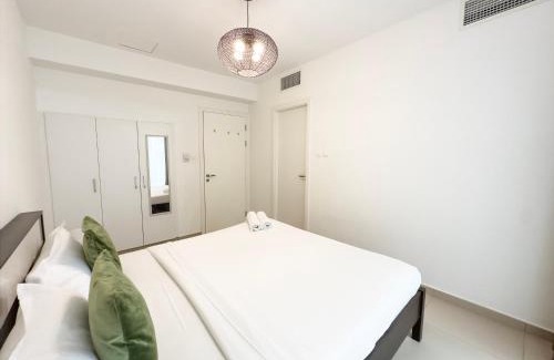 Ras Al Khaimah Apartamento | Stylish 2BR Duplex Apartment with Balcony & Access to Pool