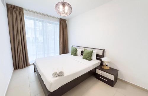 Ras Al Khaimah Apartamento | Stylish 2BR Duplex Apartment with Balcony & Access to Pool