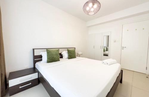 Ras Al Khaimah Apartamento | Stylish 2BR Duplex Apartment with Balcony & Access to Pool