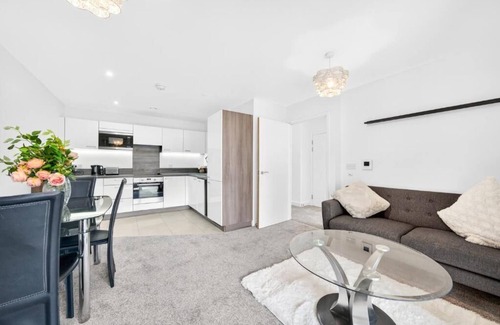 Lewisham Apartamento | Stylish 2BR Flat near Catford Station - Easy Access to Central London