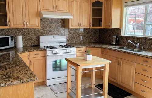 Verdugo Viejo Casa | Stylish 2BR Home in LA close to, Universal Studios, Dodgers; AND Private Parking