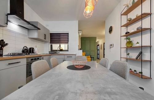 Luqa Apartamento | Stylish 2BR home with Spacious Terrace in Luqa