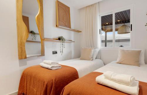 Estepona Apartamento | Stylish 2BR in Estepona, Walk to Beach & Old Town