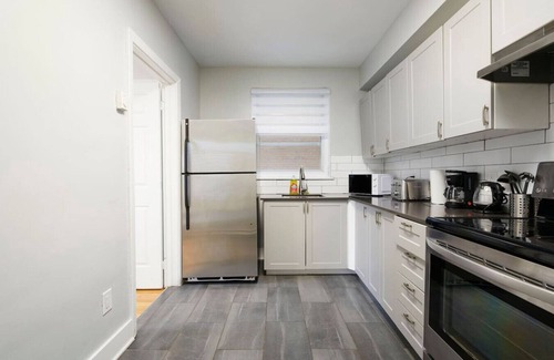 Cote-Des-Neiges—Notre-Dame-De-Grace Apartamento | Stylish 2BR in Montreal