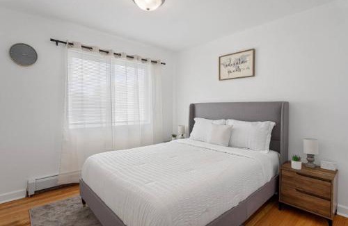 Des Plaines Apartamento | Stylish 2BR Near O'Hare Modern & Easy Access