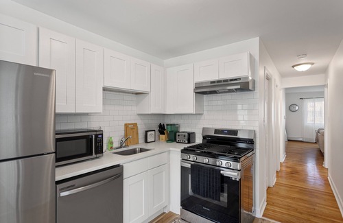 Des Plaines Apartamento | Stylish 2BR Near O'Hare, Modern & Easy Access